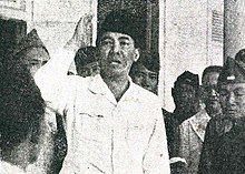Sukarno speaks with Indonesian soldiers prior to the Battle of Surabaya. The battle saw the birth of the Tentara Keamanan Rakyat, a predecessor of the Indonesian National Armed Forces. Sukarno speaking to Indonesian soldiers, Impressions of the Fight ... in Indonesia, p17.jpg