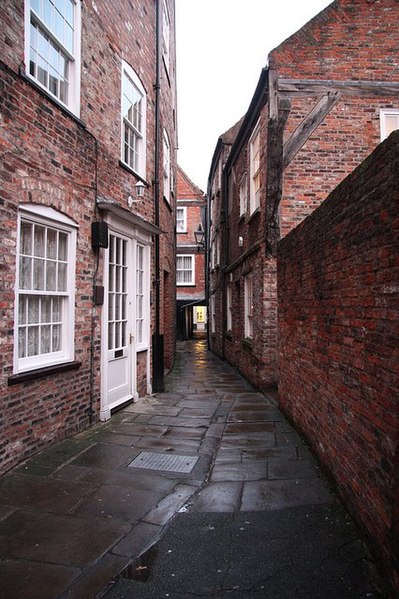 File:Swinegate Court - geograph.org.uk - 1606982.jpg