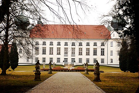 Tüßling Schloss Gartenseite