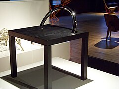 میز-صندلی «کو-کو»، (۱۹۸۶ میلادی)