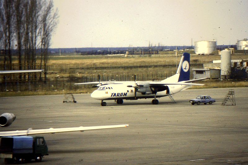 File:Tarom AN-24 at BUH (16127252924).jpg