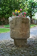 Taufbecken als christianisierter Menhir in Eschfeld H1.jpg