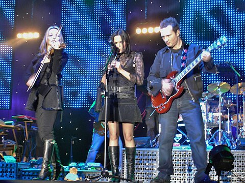 The corrs. Группа the Corrs. The Corrs фолк-рок-группа. The Corrs 2022. The Corrs солистка.