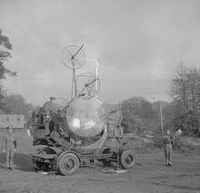 150 cm S/L with AA Radar No 2. The British Army in the United Kingdom 1939-45 H35912.jpg