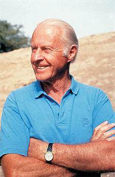 Thor Heyerdahl sailed 8,000 km across the Pacific Ocean during the Kon-Tiki expedition. Thor Heyerdahl.jpg