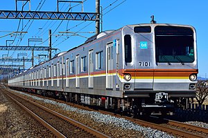 Tokio Metro 7000 seriyali Tōbu Tōjō Line 20171229.jpg