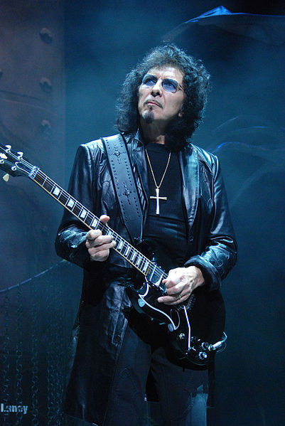 Iommi performing with Heaven & Hell in 2009