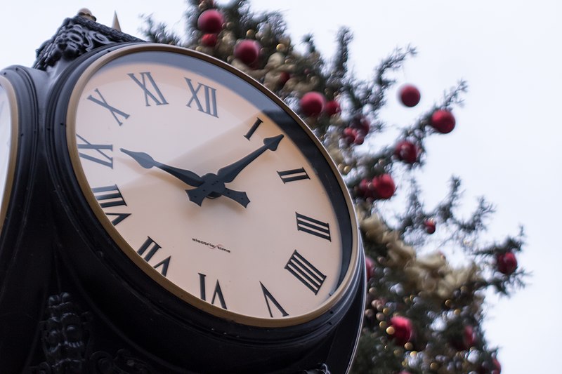 File:Toronto Christmas Market 2018 clock.jpg