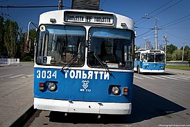 Trolebús Togliatti ZiU-682 en la última parada "Estación fluvial"