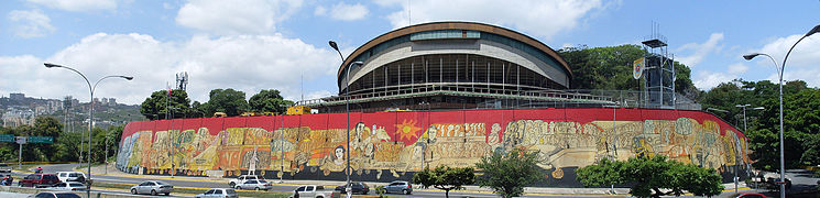 Mural de Pedro León Zapata. Título: Los Conductores de Venezuela. Año: 1999. Ubicación: Autopista Francisco Fajardo. Universidad Central de Venezuela, por la entrada de la Plaza Venezuela.