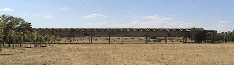 Hangar lineal del aeródromo.