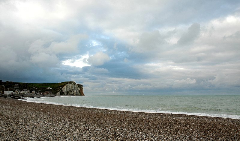 File:Veulettes-sur-Mer plage 1a.jpg