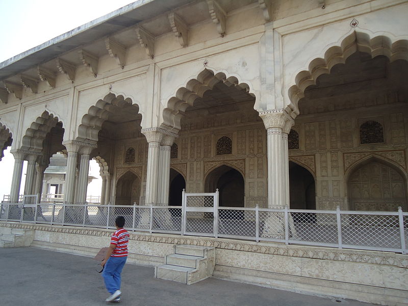 File:View of Diwan-i-khas.JPG