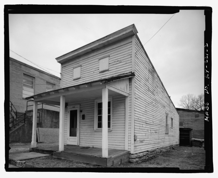 File:View of front of house; looking southwest. - Claiborne Robinson House, 113 North Mulberry Street, Georgetown, Scott County, KY HABS KY-221-2.tif