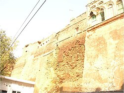 Wall of Gujrat Fort.jpg