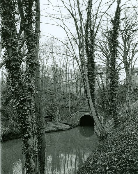 File:Wast Hill Tunnel 2.jpg