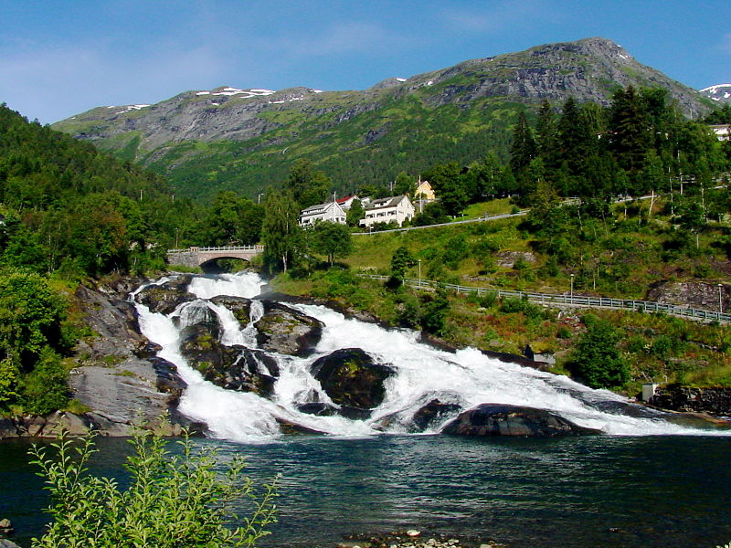 File:Waterfall - Geiranger (1544352284).jpg