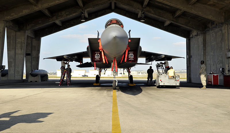 File:Weapons load crew competition, Speed, accuracy and teamwork 150105-F-QQ371-088.jpg