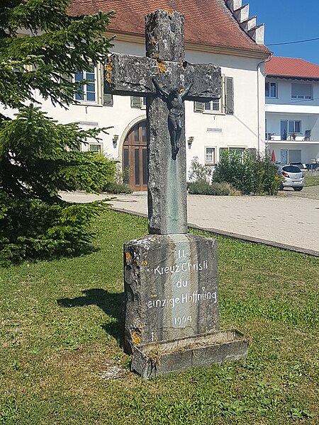 File:Wegkreuz neben der Kirche von Hattingen.jpg