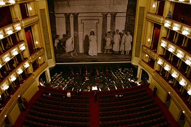 View of the orchestra pit and safety curtain The curtain Play as Cast was designed by Tacita Dean, and installed during the season 2004-2005. Wien Staatsoper Innenansicht.jpg