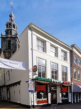 Het monumentale pand op de hoek van de Wijdstraat en de Kerksteeg te Gouda anno 2010