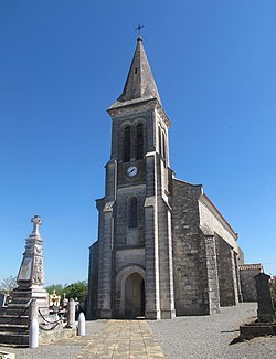 Église Saints-Pierre-et-Paul de Fougueyrolles, Dordogne 3.jpg