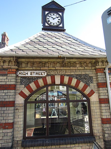 File:-2018-10-11 Old water pump clock tower, Sheringham.JPG