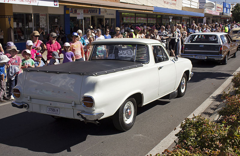 File:1963 Holden EJ Utility in the SunRice Festival parade in Pine Ave (1).jpg