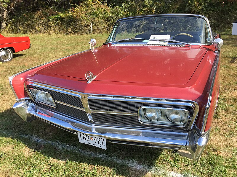 File:1965 Imperial Crown convertible at 2015 Rockville show 1of3.jpg