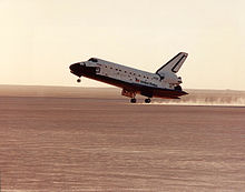 Atlantis touches down at Edwards Air Force Base. 1991 s37 Landing.jpg