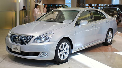 2009 Toyota Crown-Majesta 01