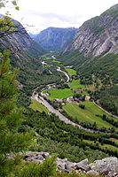 Eikesdal sett fra øst i lia over Finnset Foto: C. Hill, 2012