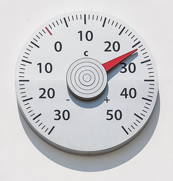 File:2014-07-24 Außenthermometer (2012) von Michael Sailstorfer IMG 5656.jpg