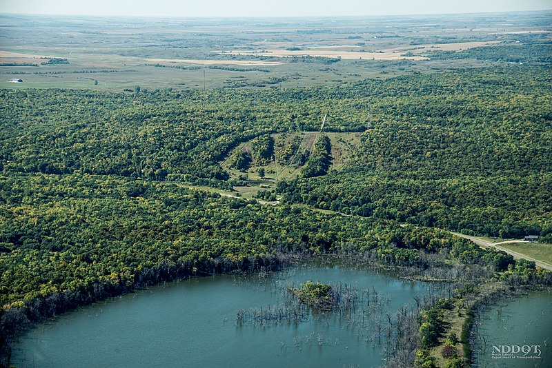 File:2014-09-15 - Aerials of Devils Lake.jpg