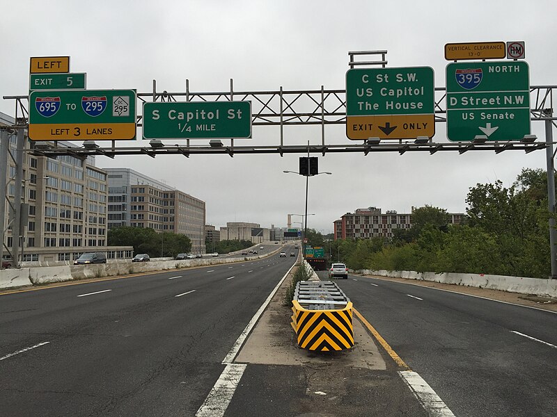 File:2016-10-02 08 11 35 View north along Interstate 395 (Southwest Freeway-Center Leg Freeway) at Exit 5 (Interstate 695 to District of Columbia Route 295 and Interstate 295) in Washington, D.C..jpg