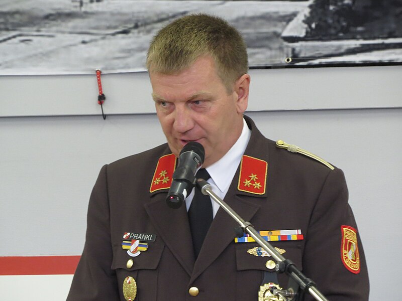 File:2017-09-10 (132) HBI Manfred Prankl at blessing of the Feuerwehrhaus and the Musikerheim St. Georgen an der Leys.jpg