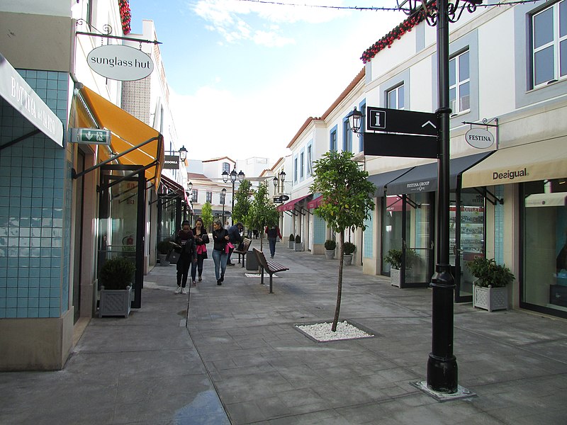 File:2017-11-29 Designer Outlets, MAR Shopping Algarve (4).JPG