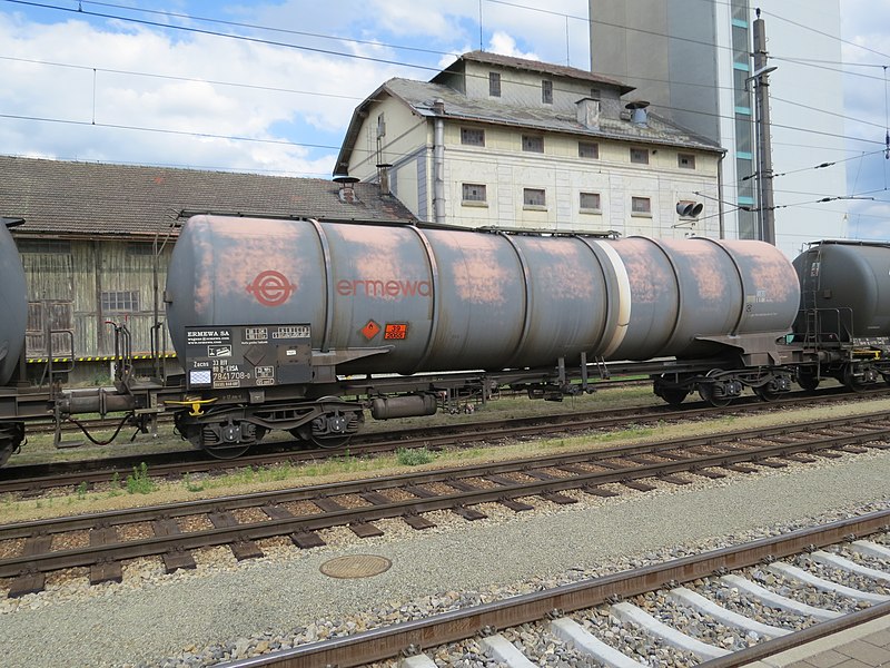 File:2018-06-19 (104) 33 80 7841 708-0 at Bahnhof Herzogenburg.jpg