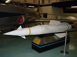 Тактическая ракета AGM-12.