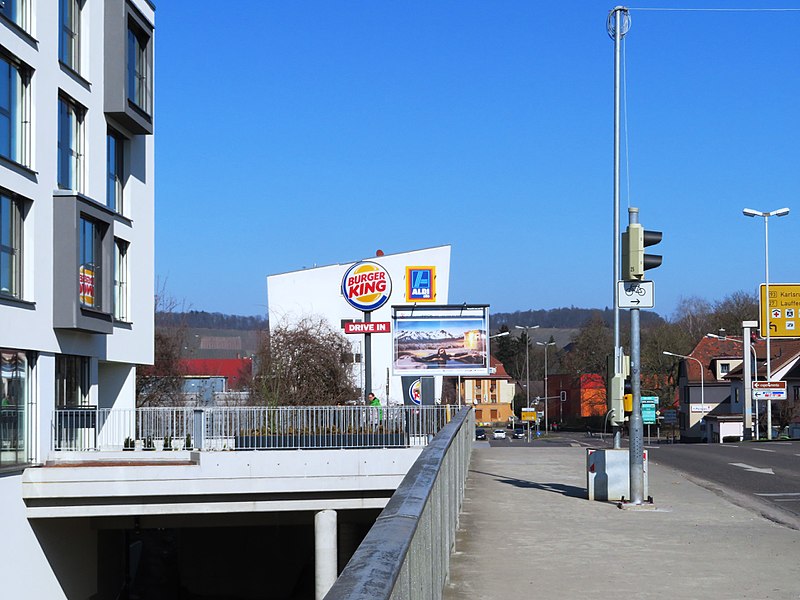 File:AIMG 9742 HN Stuttgarter Brücke mit neuer Bebauung.jpg