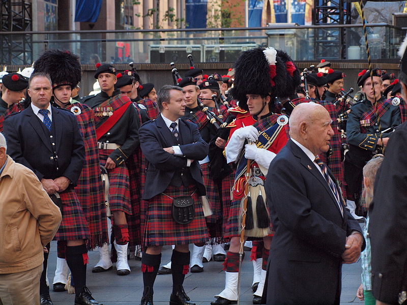 File:ANZAC Day Parade 2013 in Sydney - 8679068803.jpg