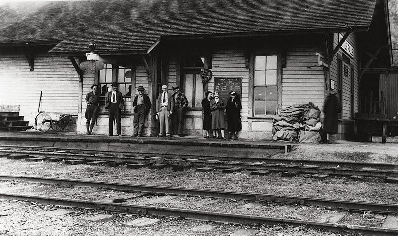 File:A railroad station on the Great Northern line. March 29, 1940. (7d4aa672-7666-4aba-89ca-45ff562f5f8d).jpg