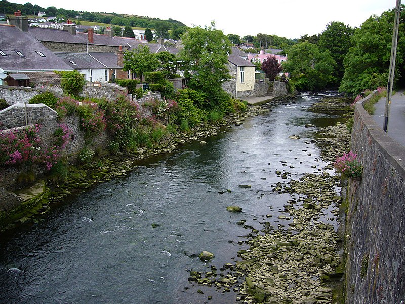 File:Aberaeron houses on a river - panoramio.jpg