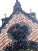 Haut-relief de l'Agnus Dei, sur le mausolée de la famille Donnersmarck, à Świerklaniec, Pologne