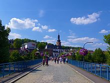 Blick von St. Johann über die Alte Brücke nach Alt-Saarbrücken mit Schlossfelsen und Schlosskirche
