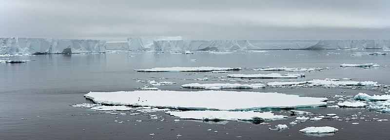 File:Antarctic Sound-2016-Iceberg 03.jpg
