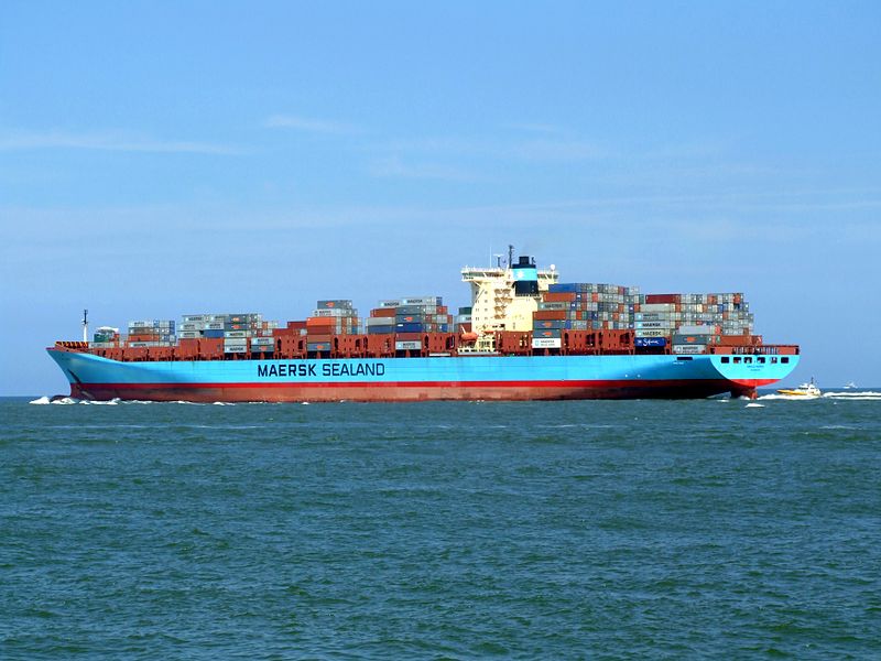 File:Arnold Maersk p3, leaving Port of Rotterdam, Holland 19-Jul-2007.jpg