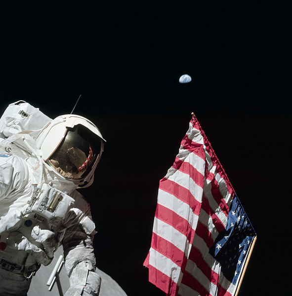 591px-Astronaut_Harrison_%27Jack%27_Schmitt%2C_American_Flag%2C_and_Earth_%28Apollo_17_EVA-1%29.jpg