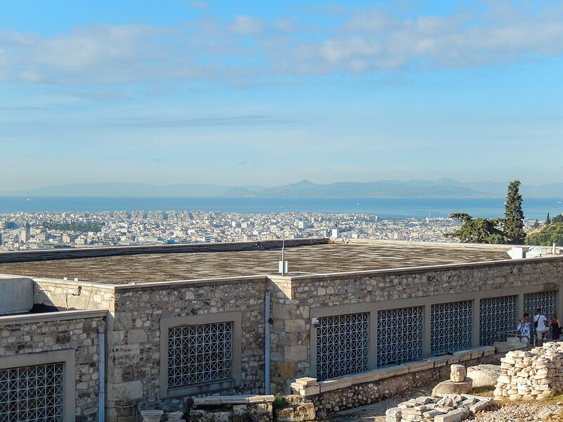 File:Athen, Altes Akropolismuseum, Dach 2015-09.jpg