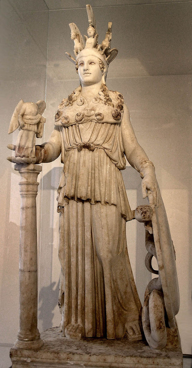 A Atena Varvakeion, cópia reduzida da Atena Partenos. Museu Arqueológico Nacional de Atenas.